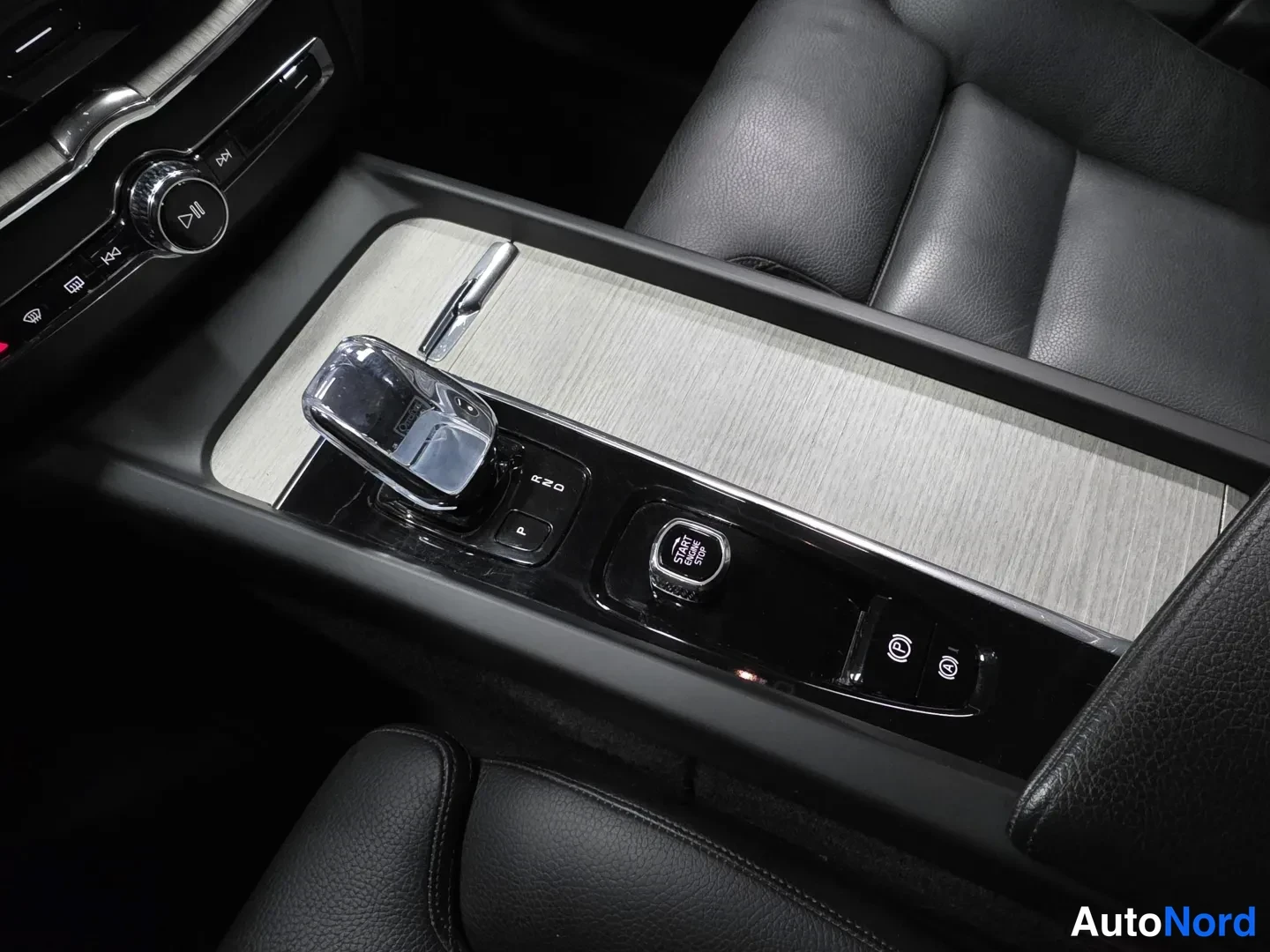Black Volvo XC60 2022, photo 14
