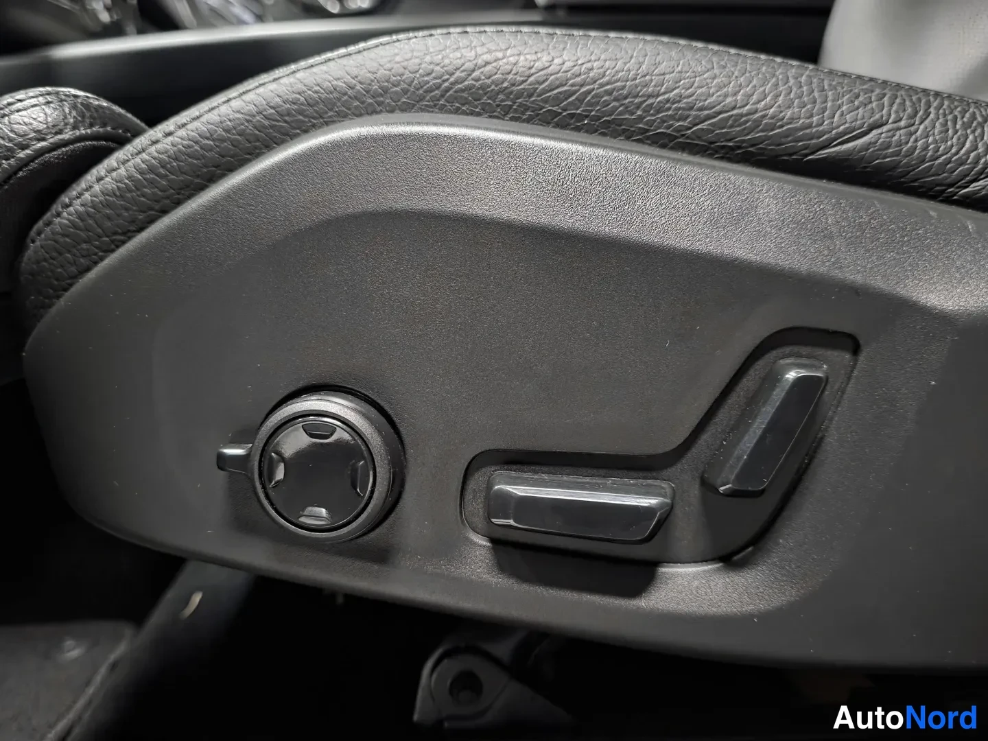 Black Volvo XC60 2022, photo 15