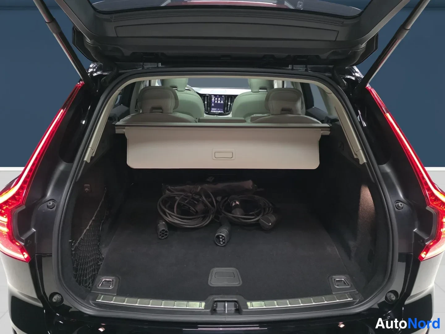 Black Volvo XC60 2023, rear, photo 6