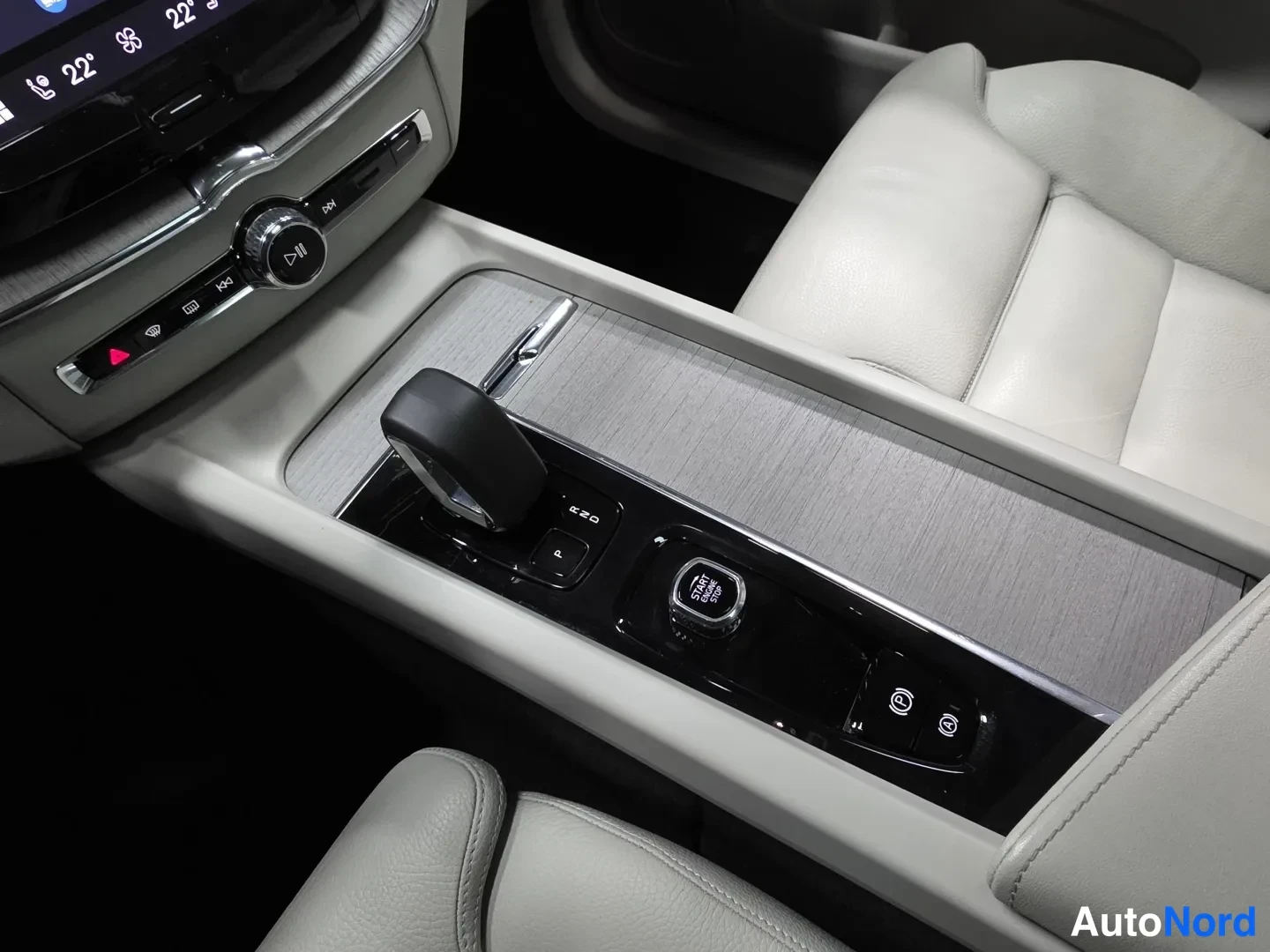 Black Volvo XC60 2023, photo 13
