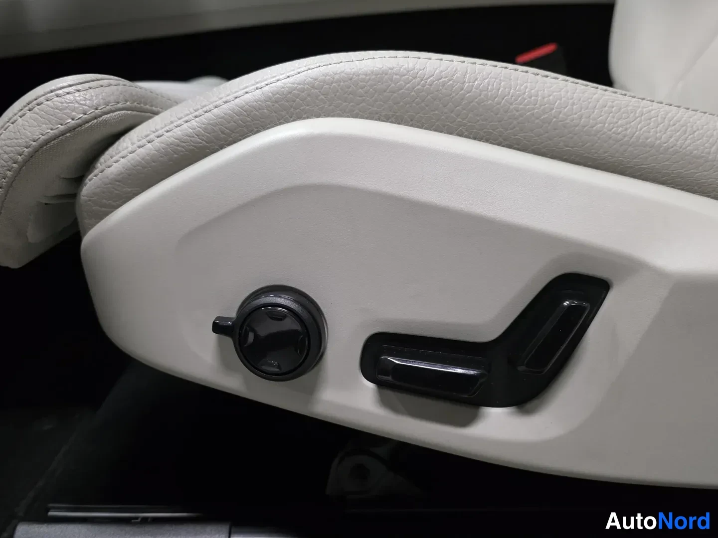 Black Volvo XC60 2023, photo 14