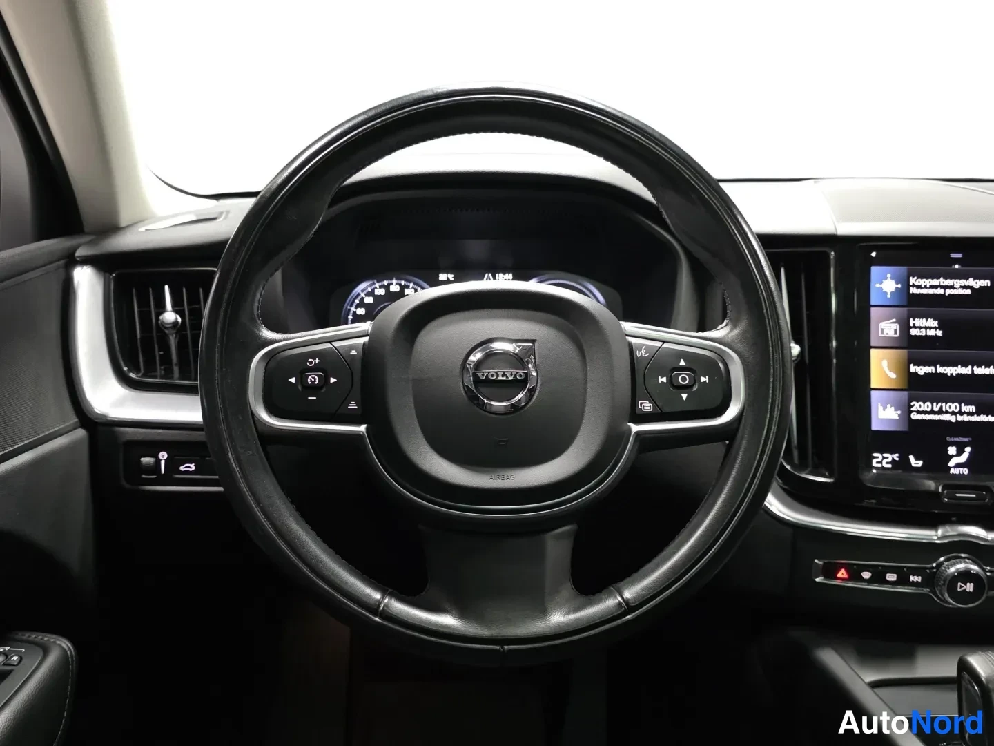 White Volvo XC60 2021, photo 12