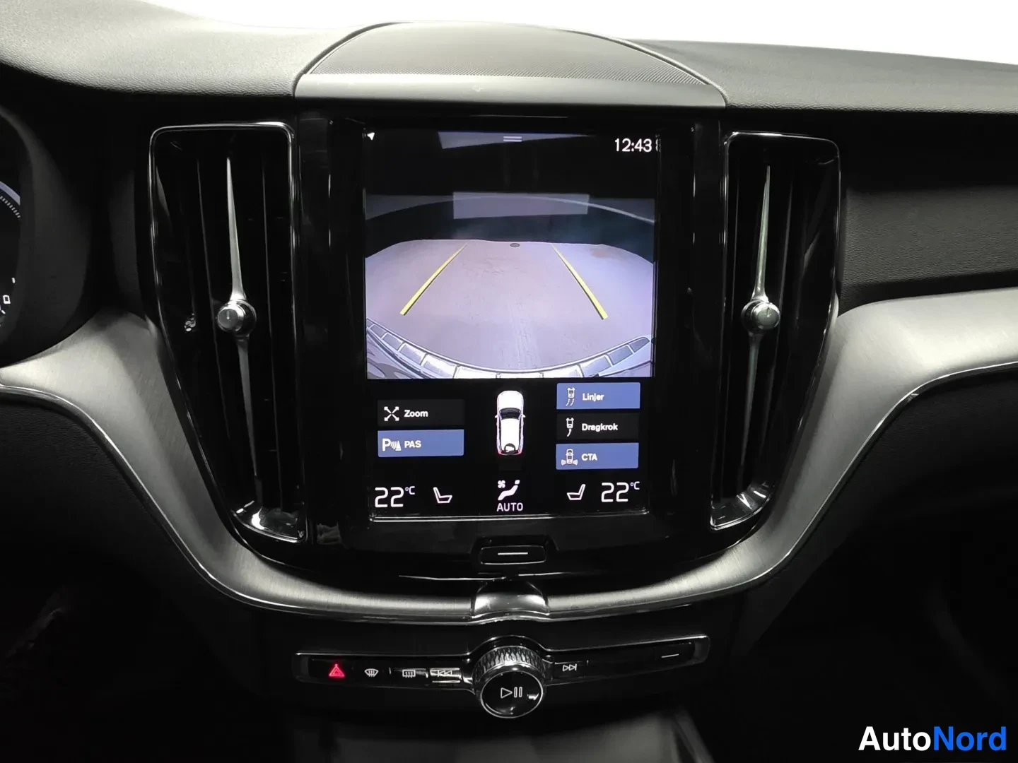 White Volvo XC60 2021, photo 15