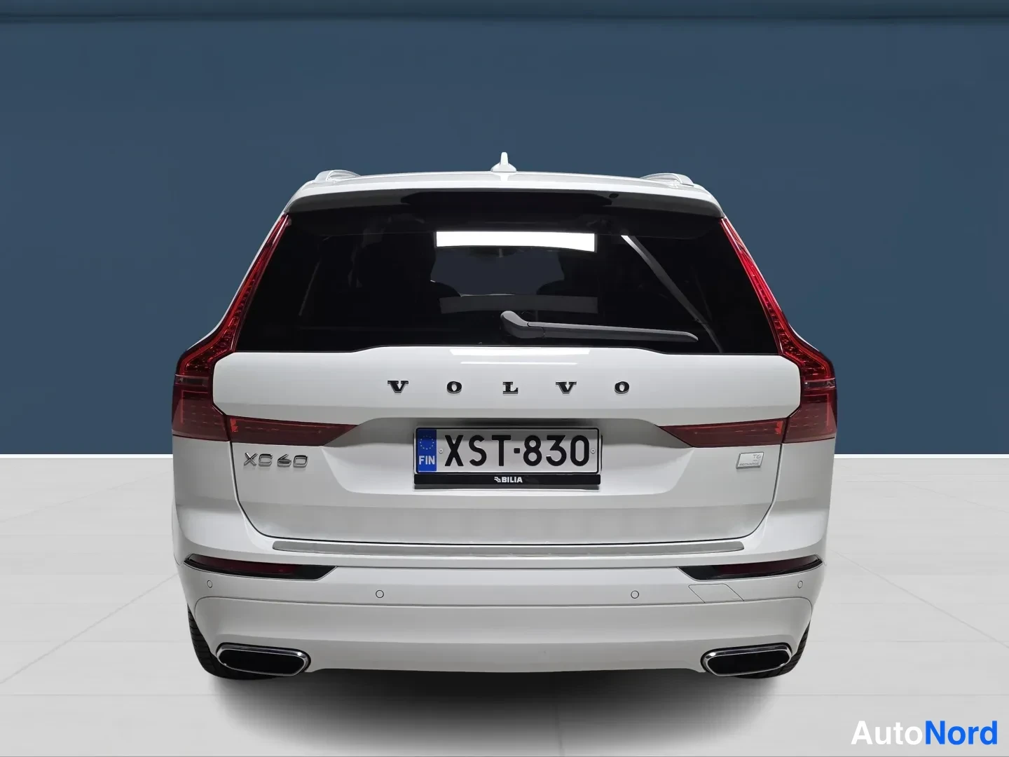 White Volvo XC60 2021, rear, photo 7