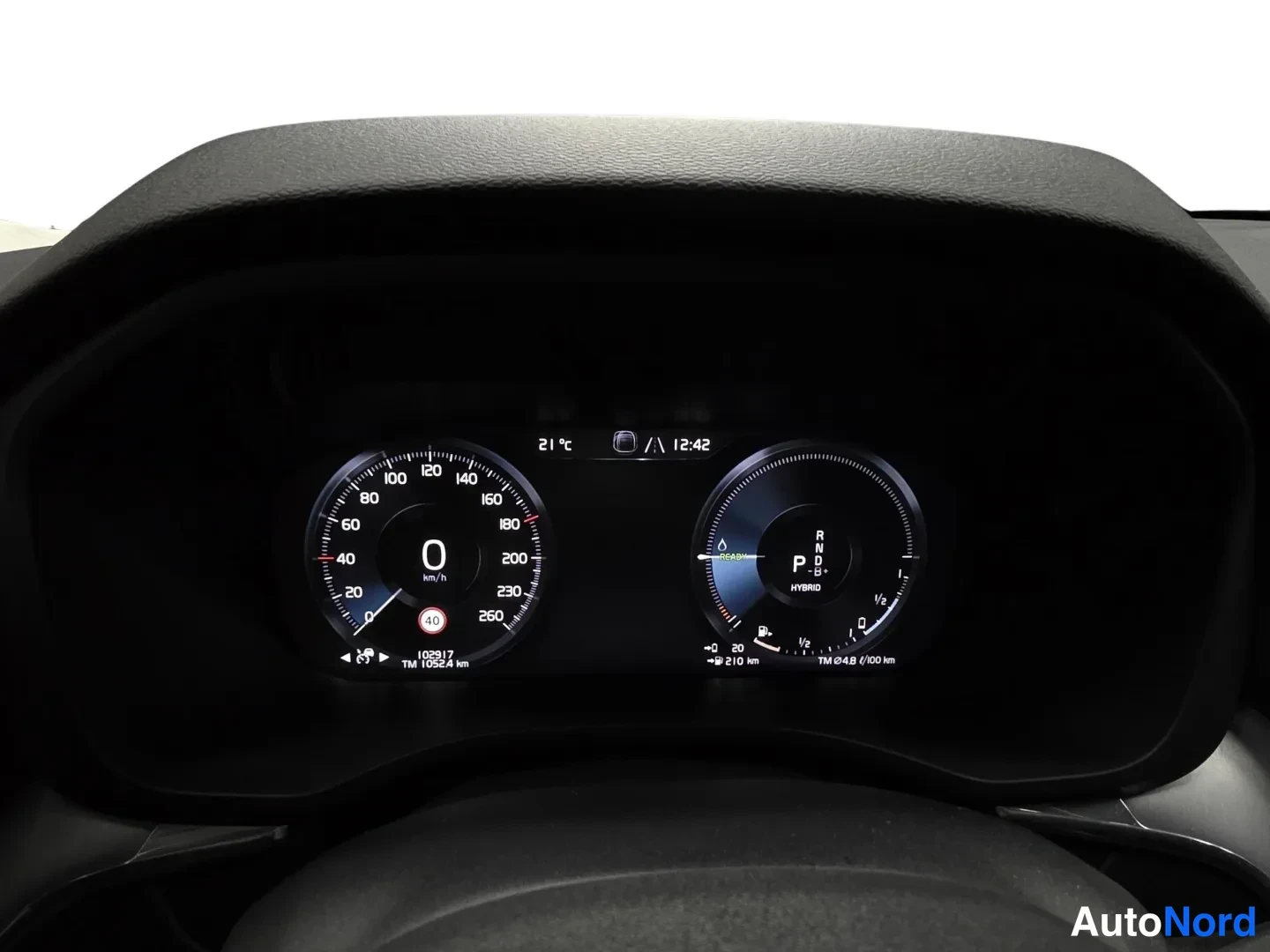 White Volvo XC60 2021, photo 9