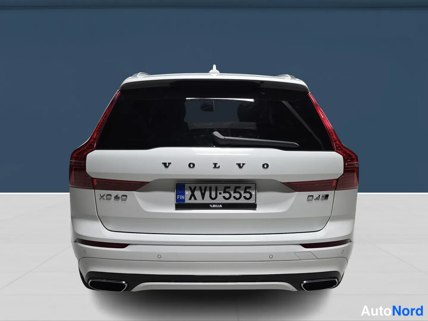 White Volvo XC60 2019, rear, photo 6