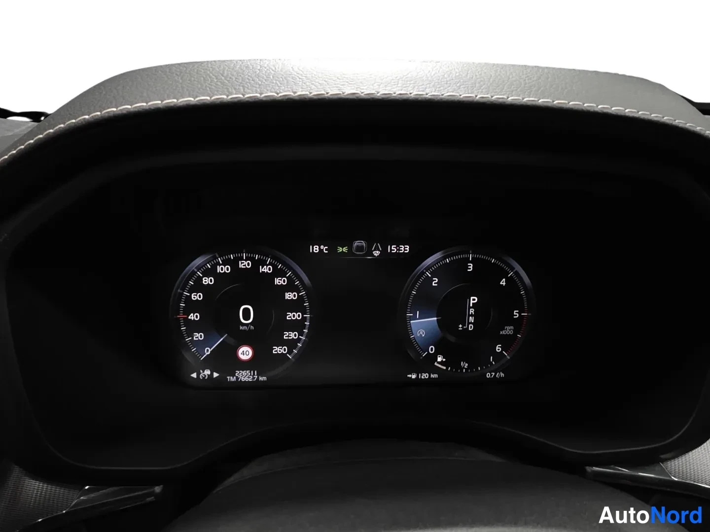White Volvo XC60 2019, photo 8