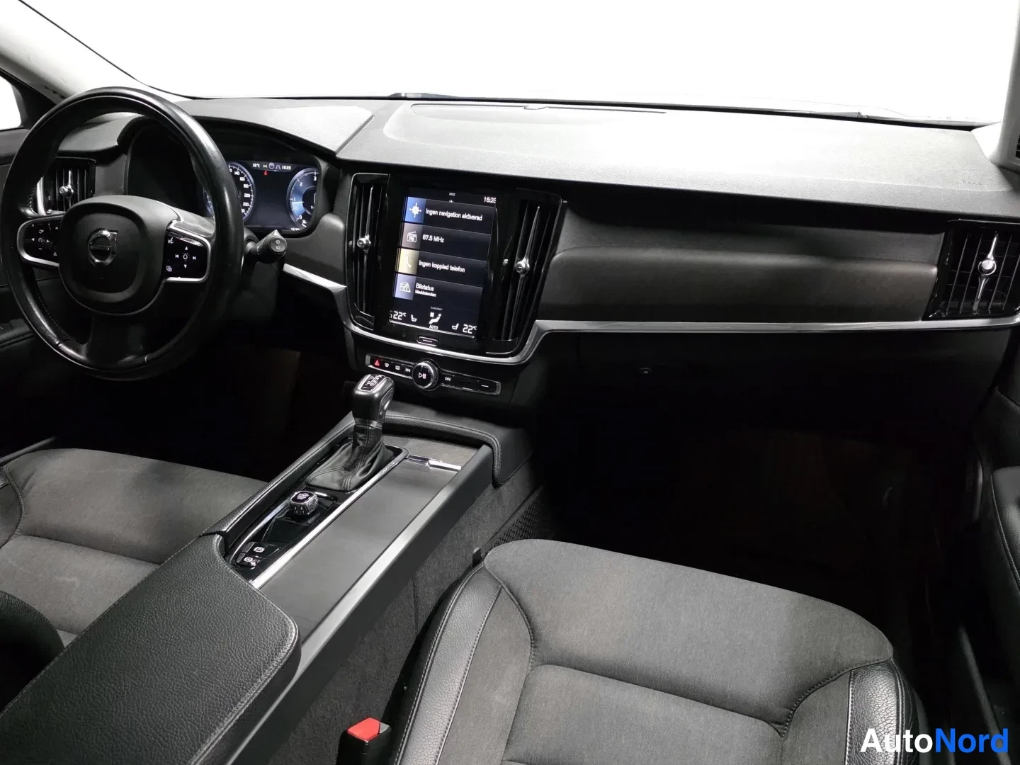 White Volvo V90 Cross Country 2019, photo 8