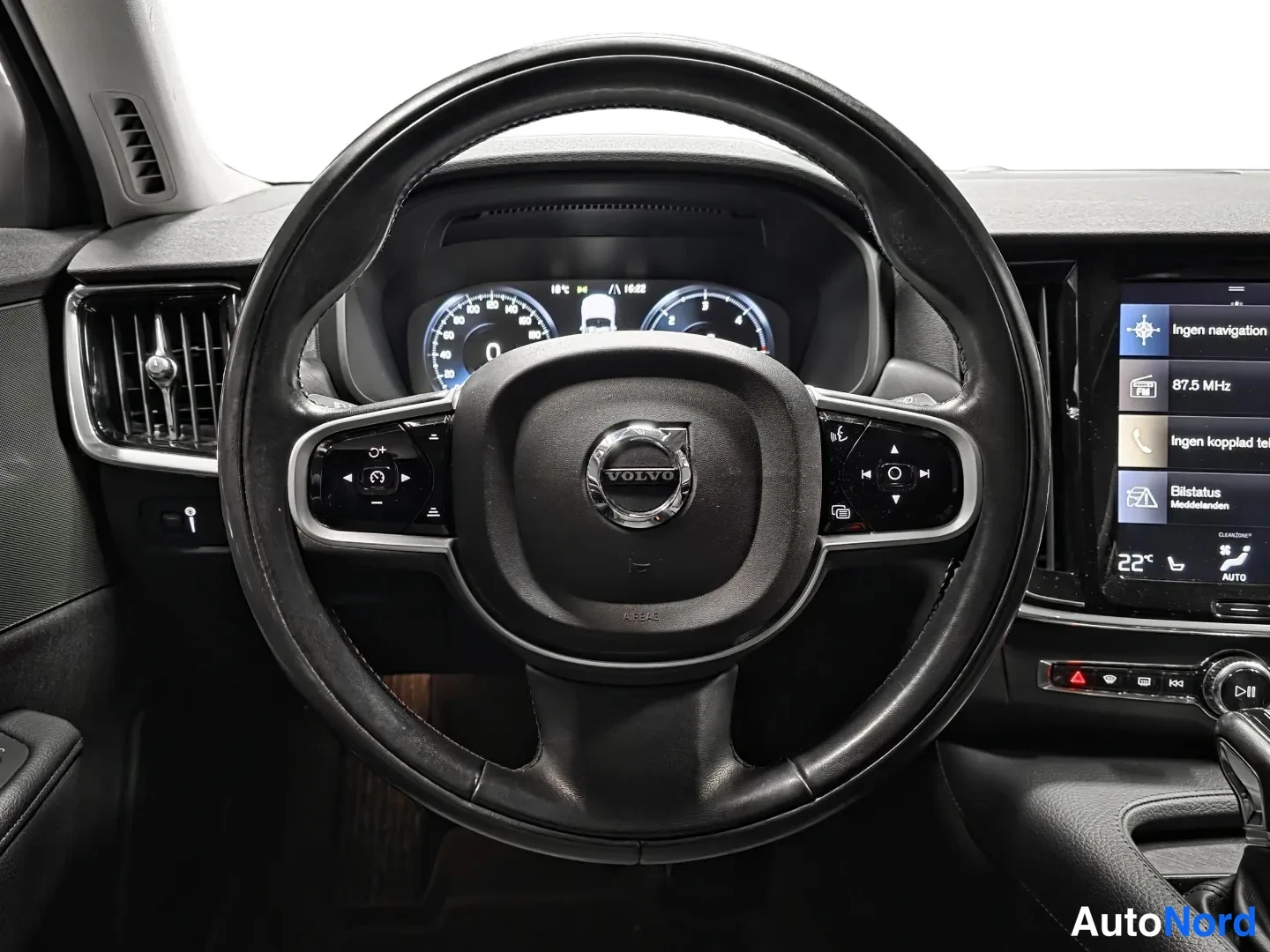 White Volvo V90 Cross Country 2019, photo 12