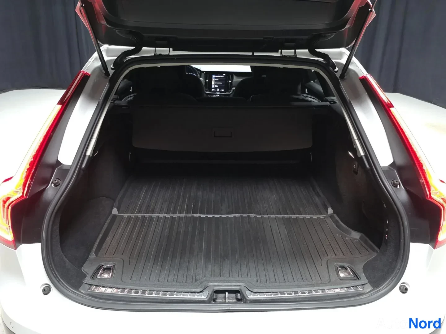 White Volvo V90 Cross Country 2019, rear, photo 7