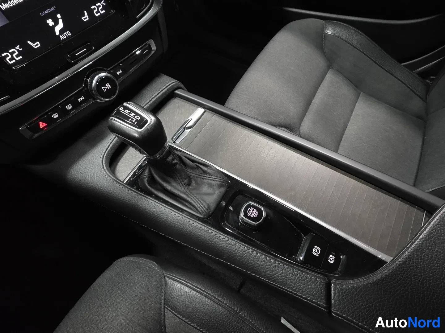 White Volvo V90 Cross Country 2019, photo 15