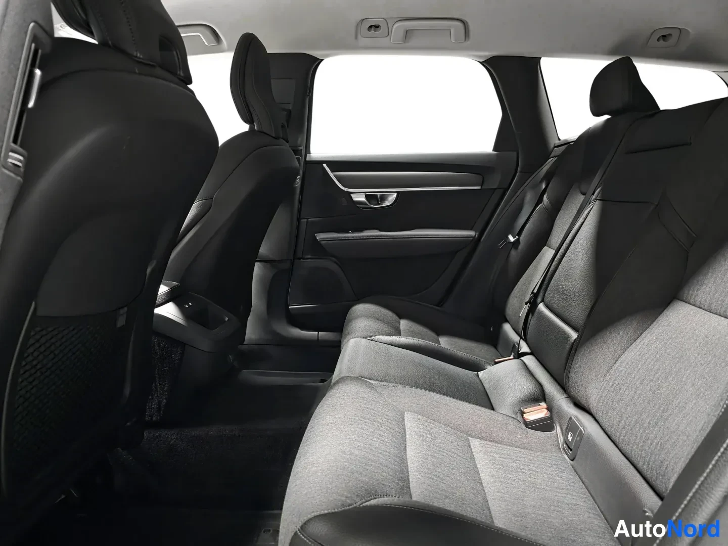 White Volvo V90 Cross Country 2019, photo 11