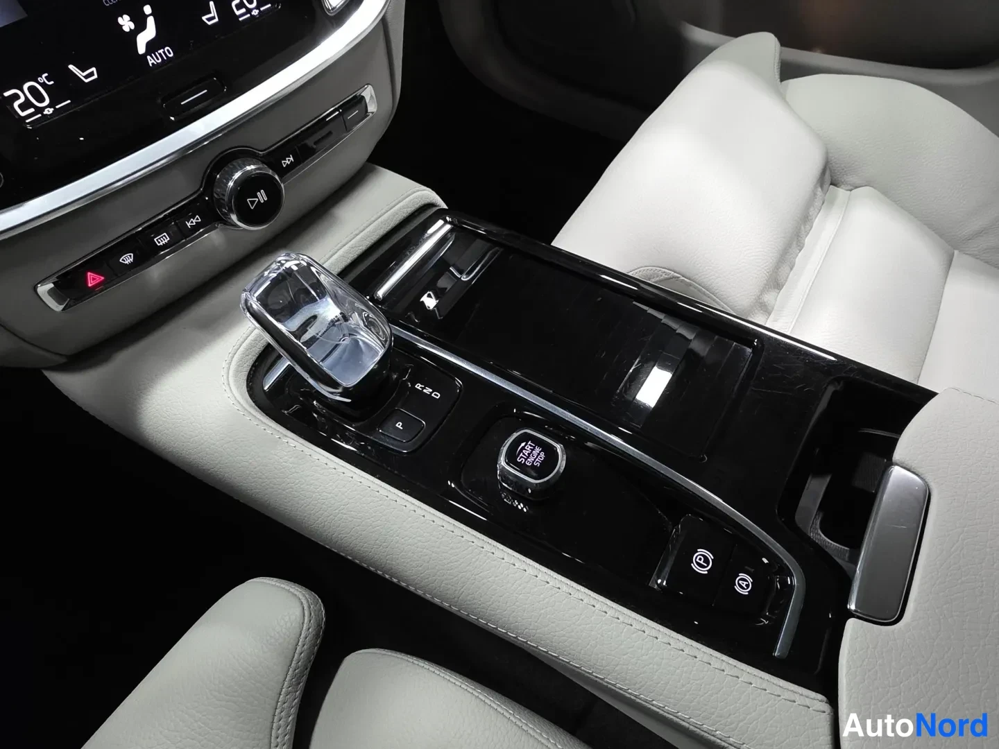 White Volvo V60 2022, photo 14