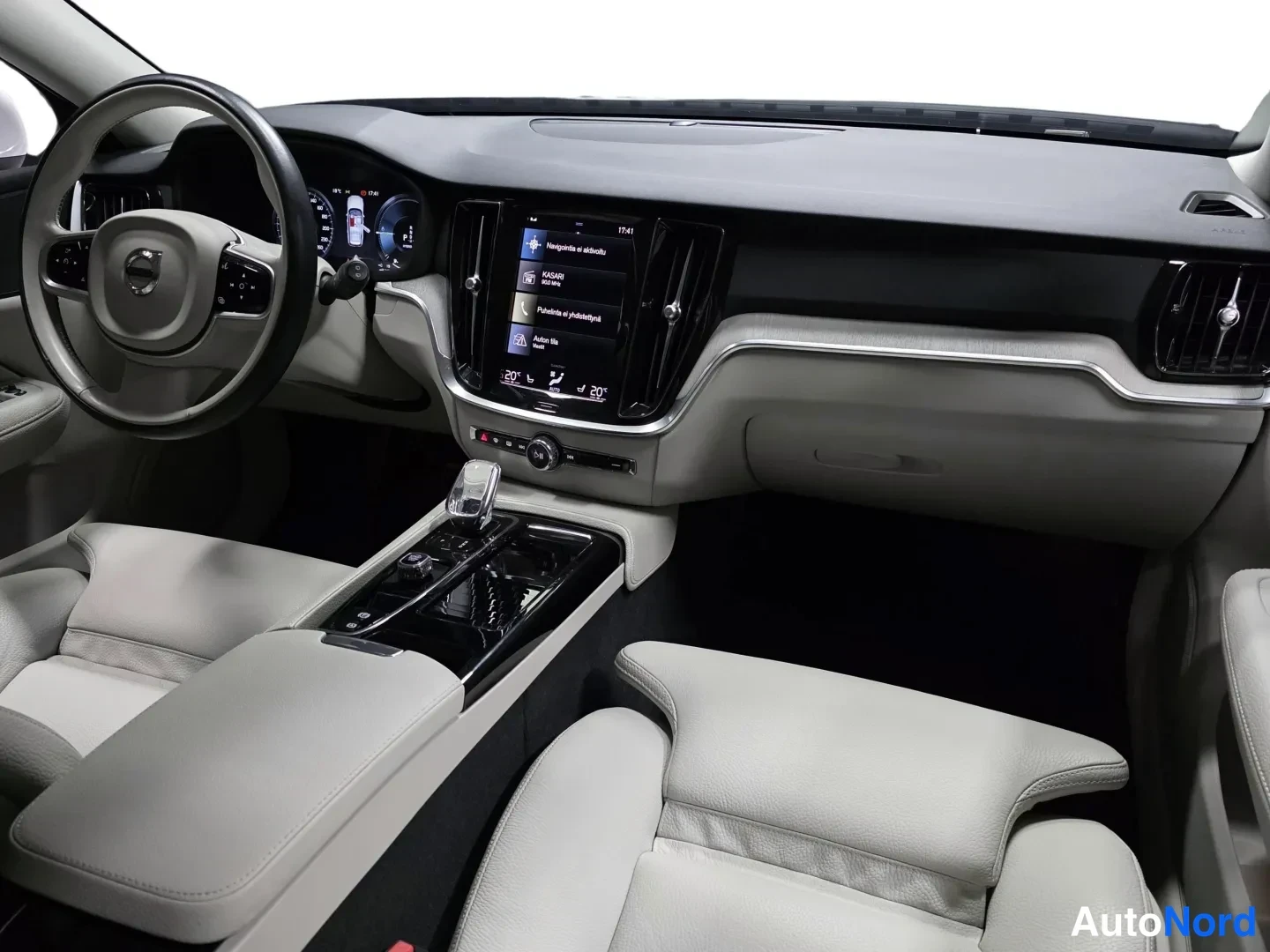 White Volvo V60 2022, photo 16