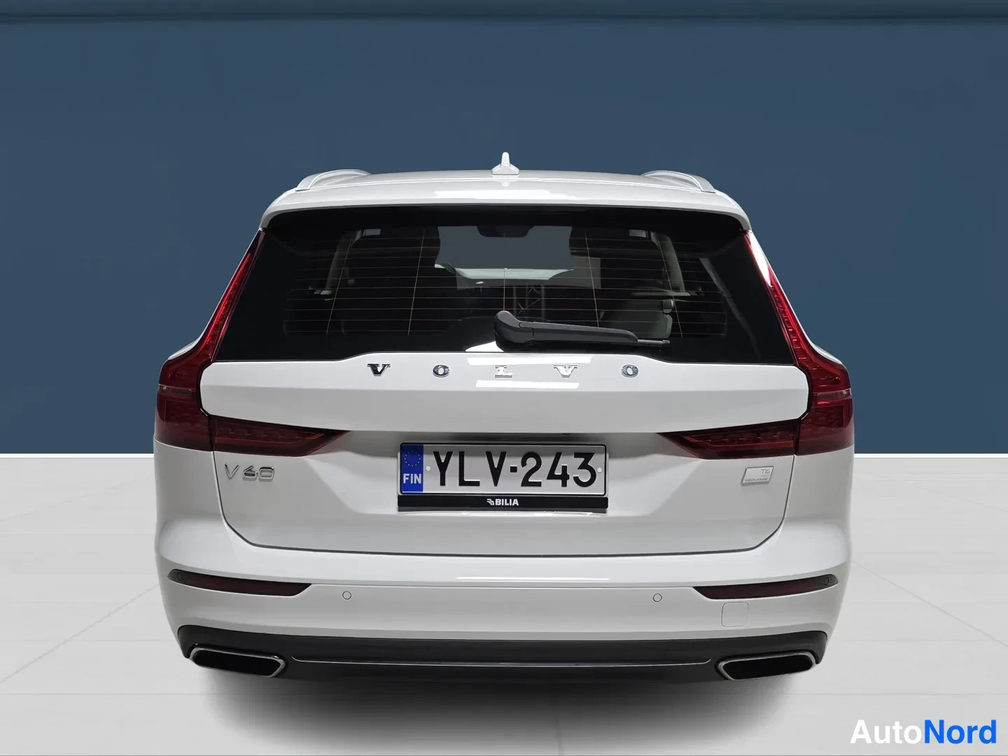 White Volvo V60 2022, rear, photo 6