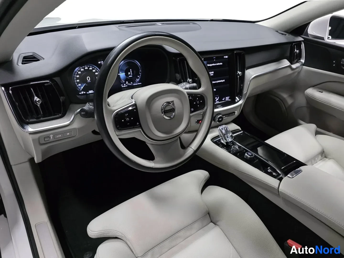 White Volvo V60 2022, photo 9