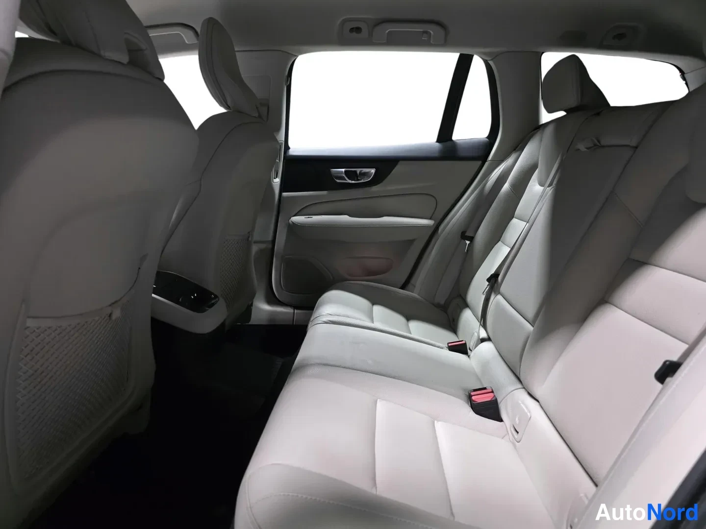 White Volvo V60 2022, photo 10