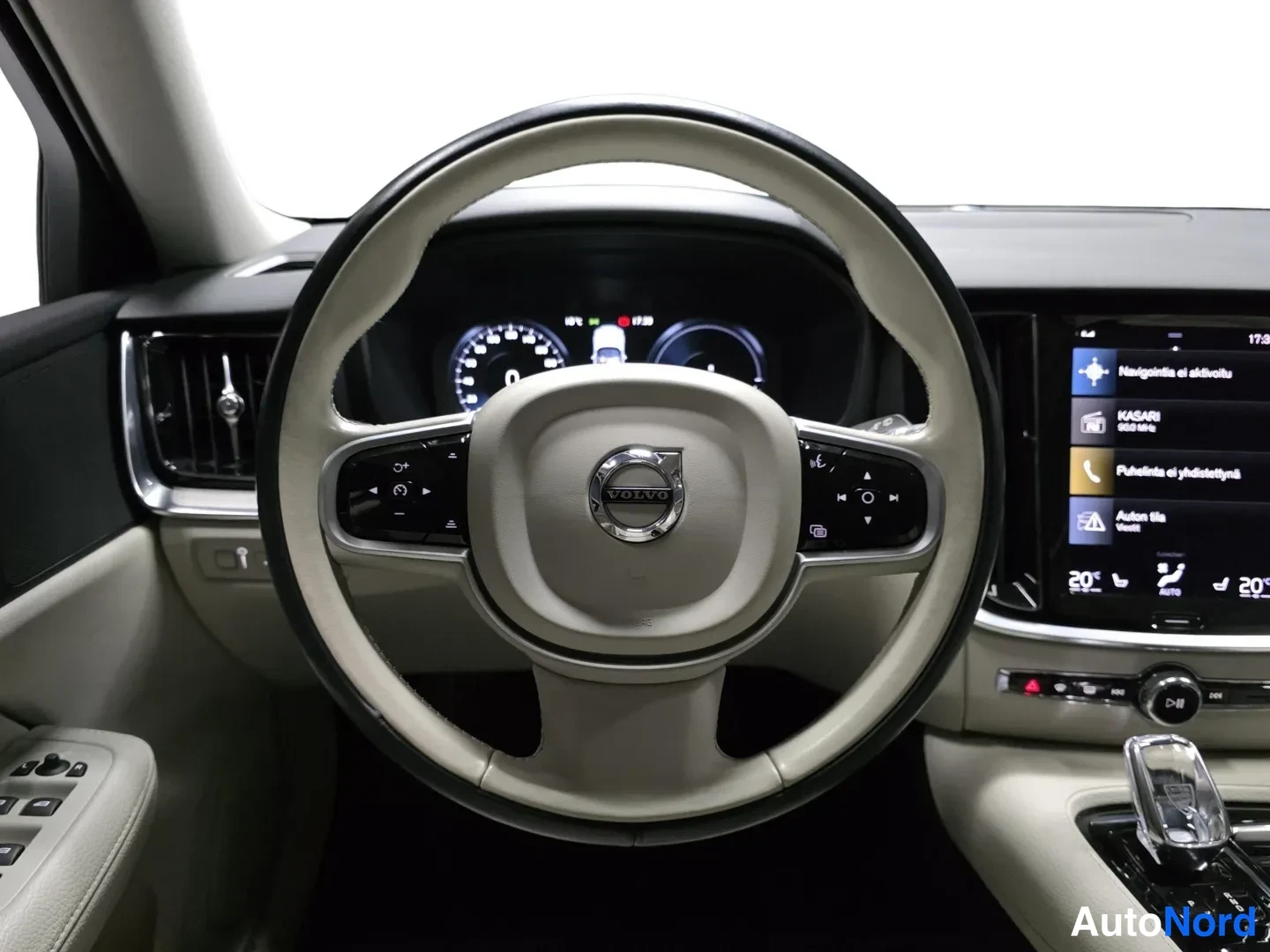 White Volvo V60 2022, photo 11