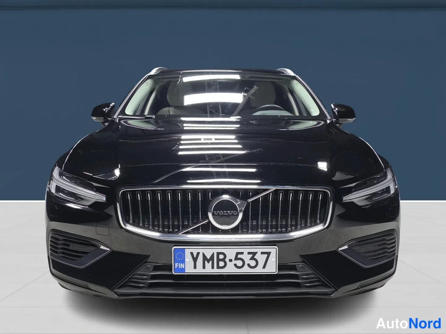 Black Volvo V60 2023, rear three-quarter, photo 4