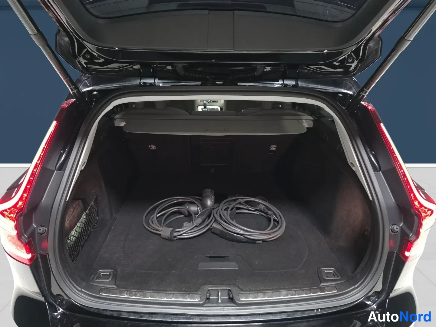 Black Volvo V60 2023, photo 6