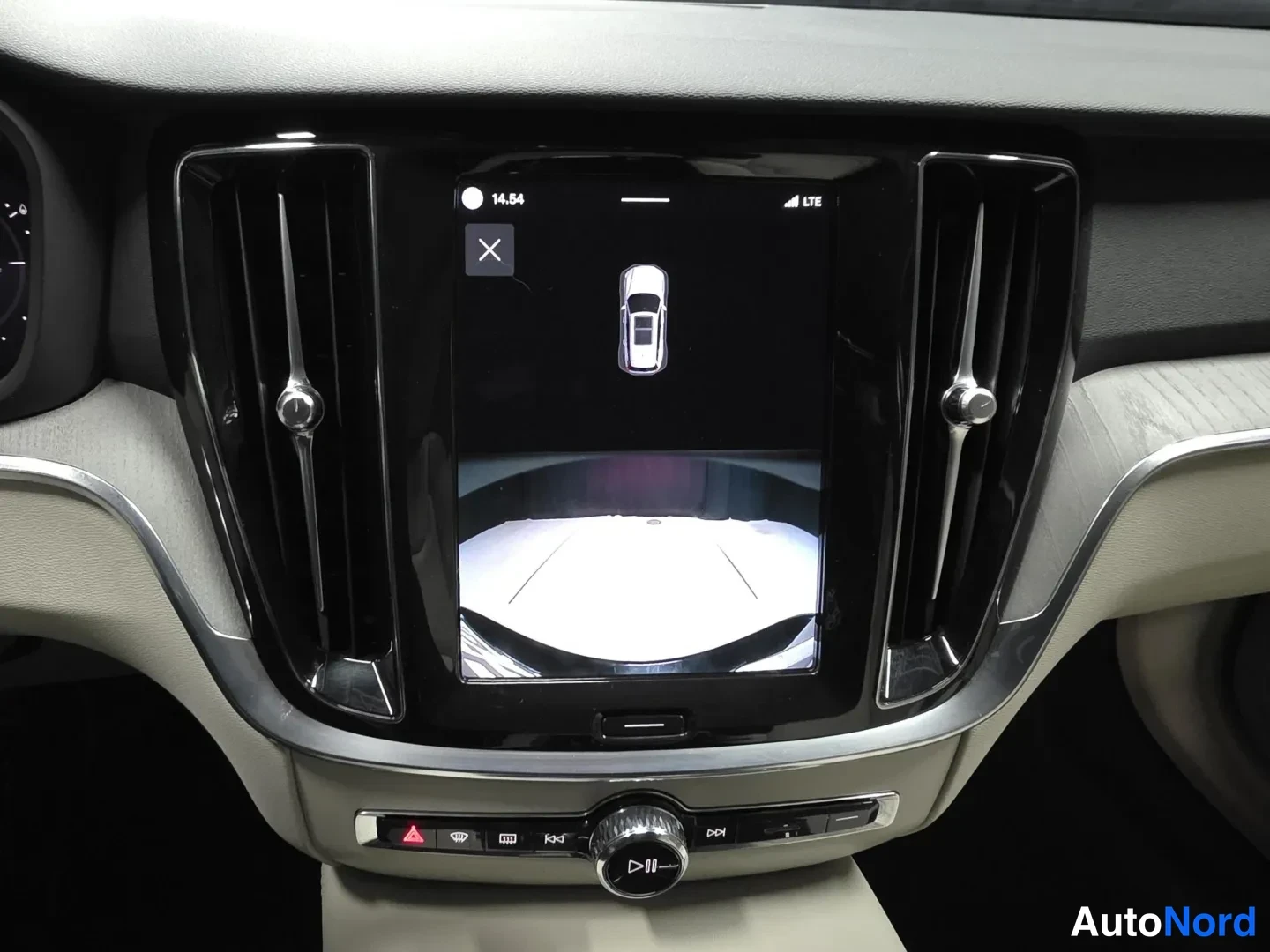 Black Volvo V60 2023, photo 13