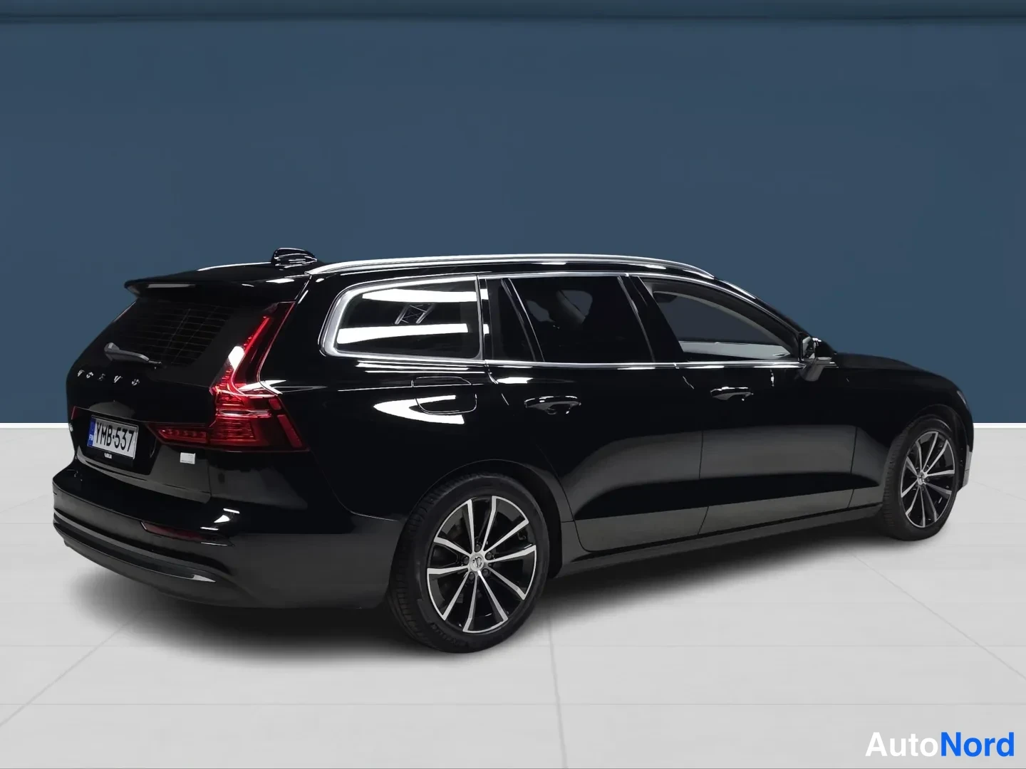 Black Volvo V60 2023, photo 7