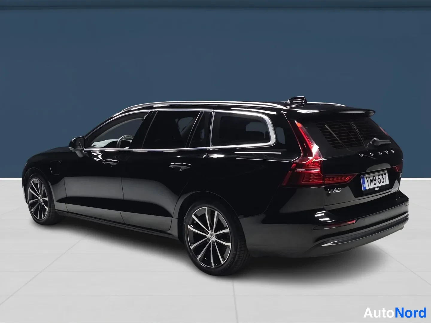 Black Volvo V60 2023, rear three-quarter, photo 3