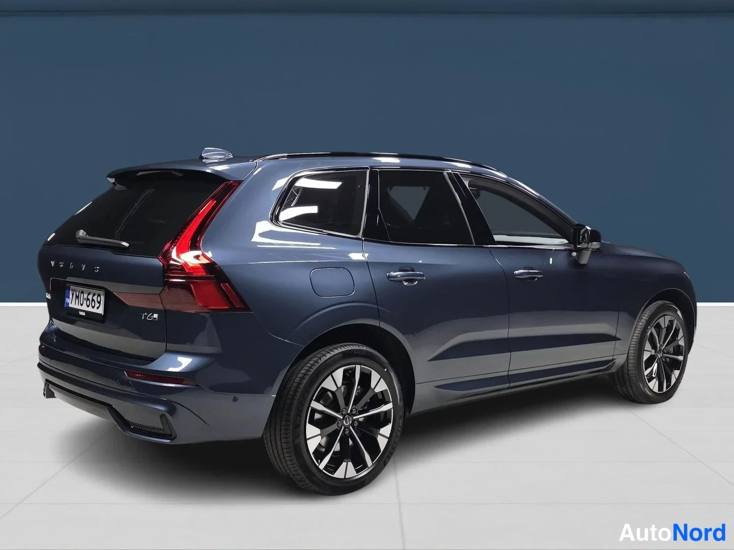 Sininen Volvo XC60 2026, takaviisto, kuva 4