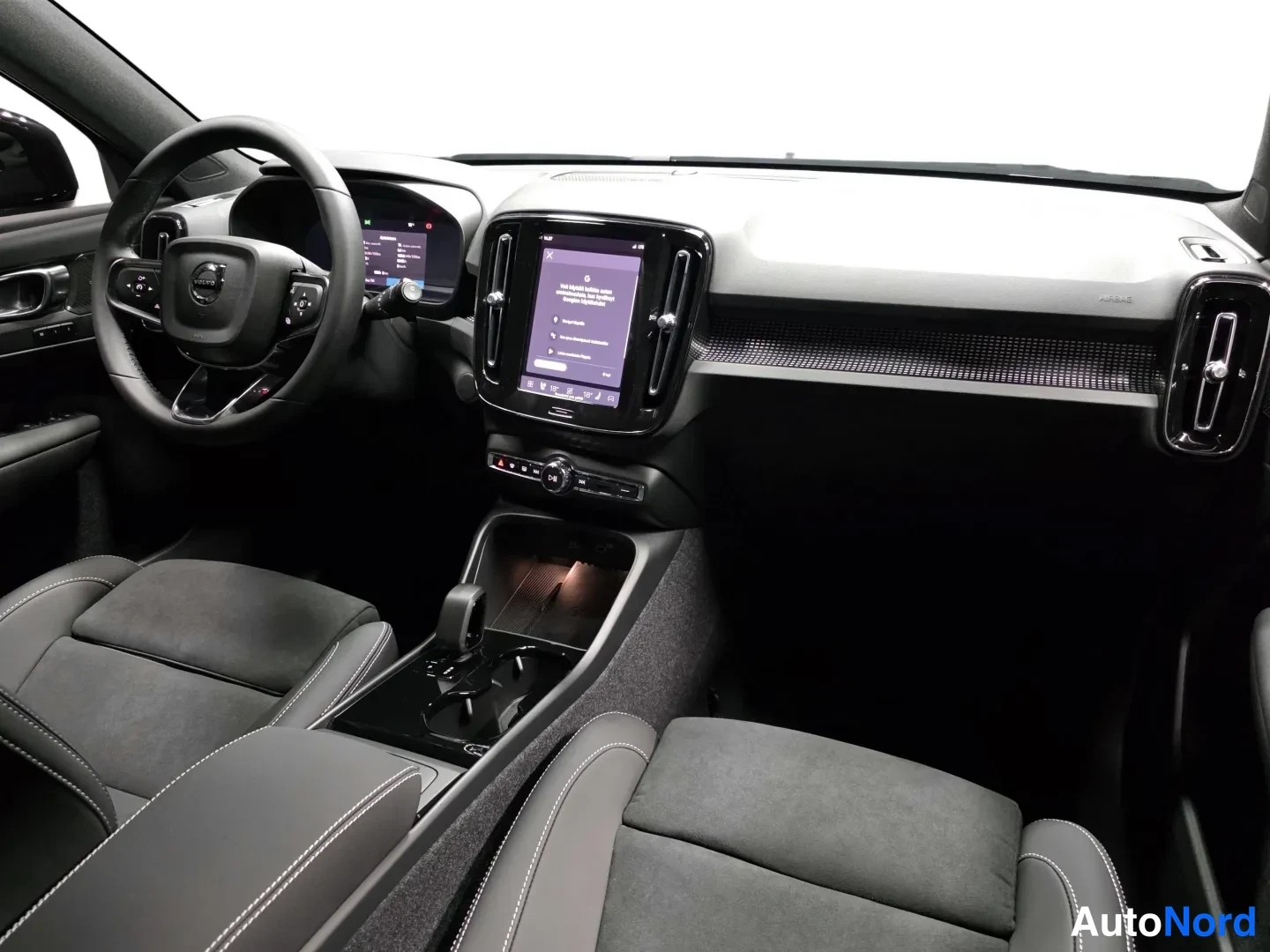 Musta Volvo EX40 2026, kuva 7