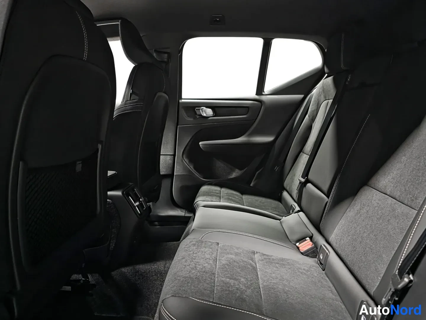 Vihreä Volvo EX40 2026, kuva 10