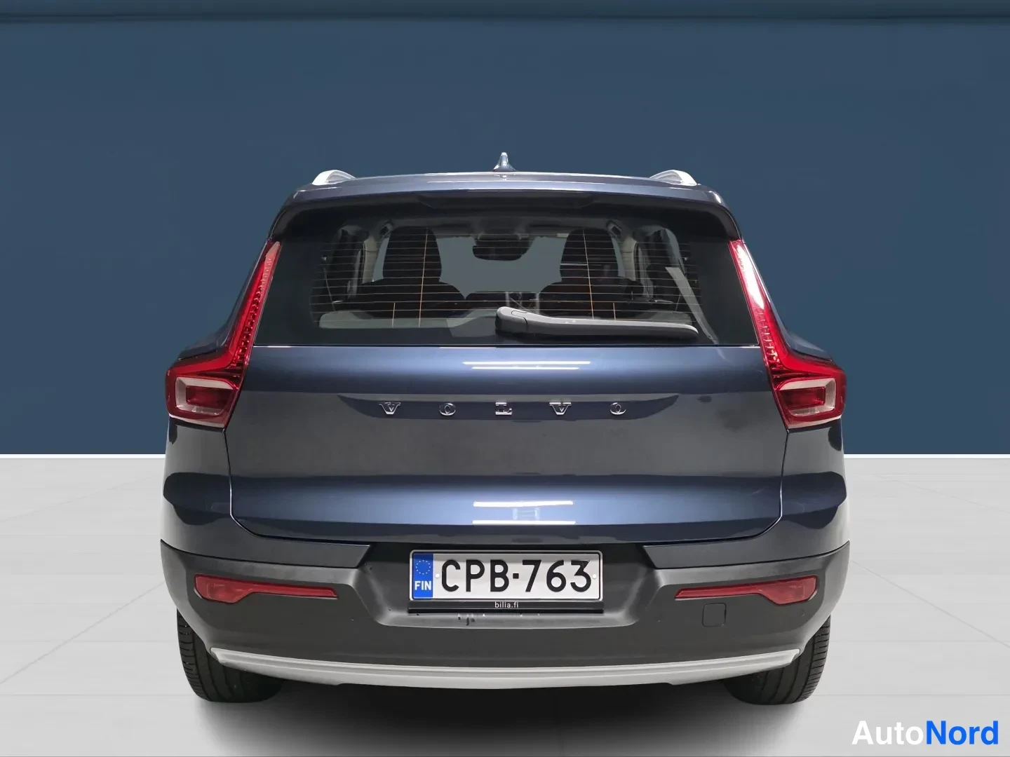 Sininen Volvo XC40 2021, takaa, kuva 6