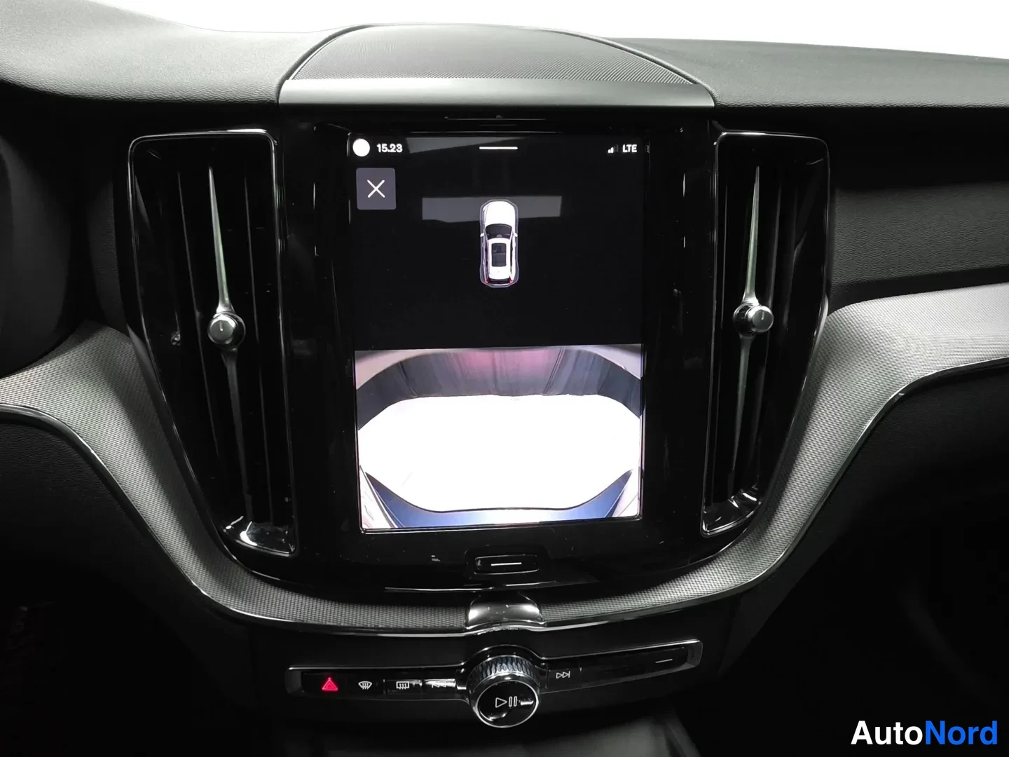 Blue Volvo XC60 2024, photo 13