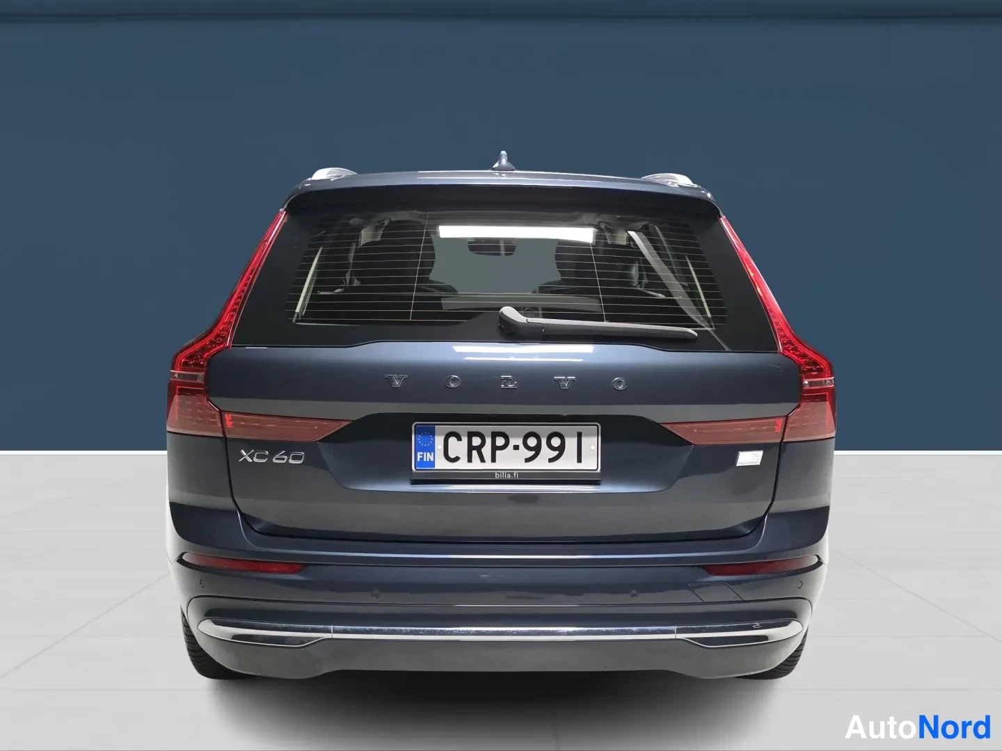 Blue Volvo XC60 2024, rear, photo 6