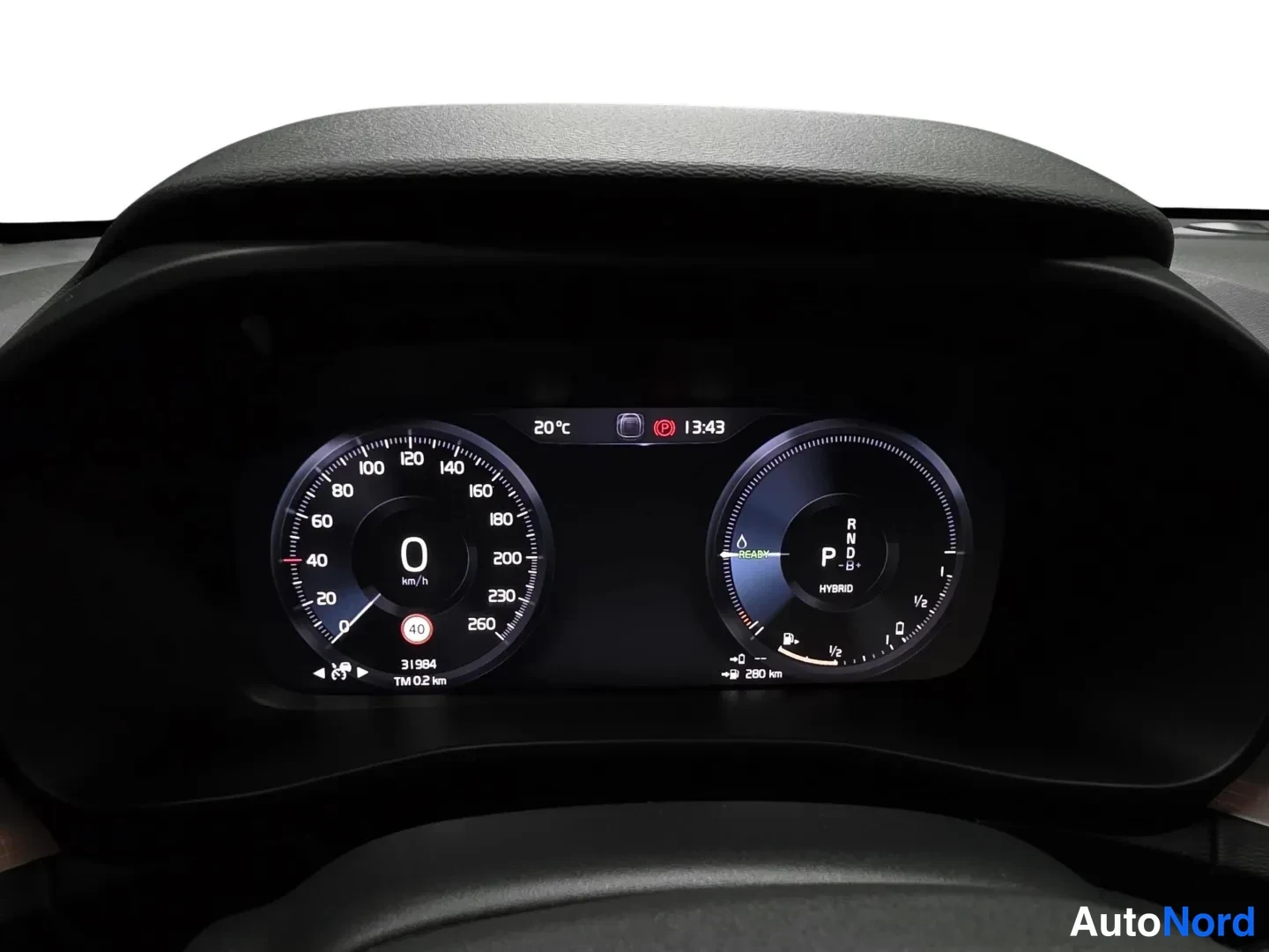 Red Volvo XC40 2024, photo 8