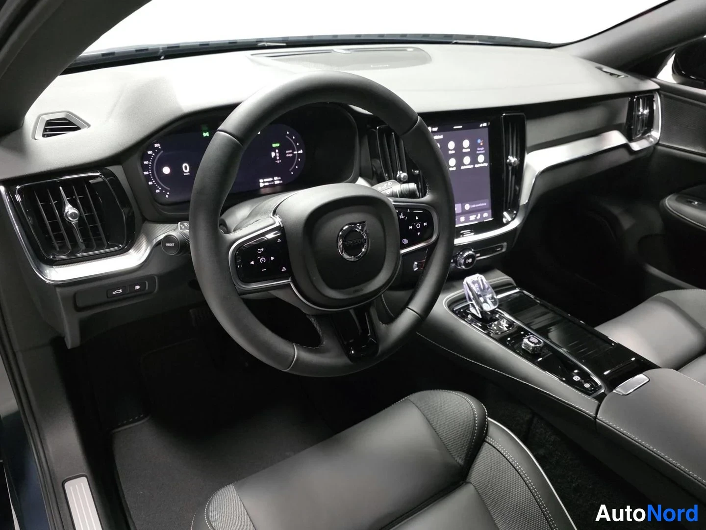 Blå Volvo V60 2026, bild 8