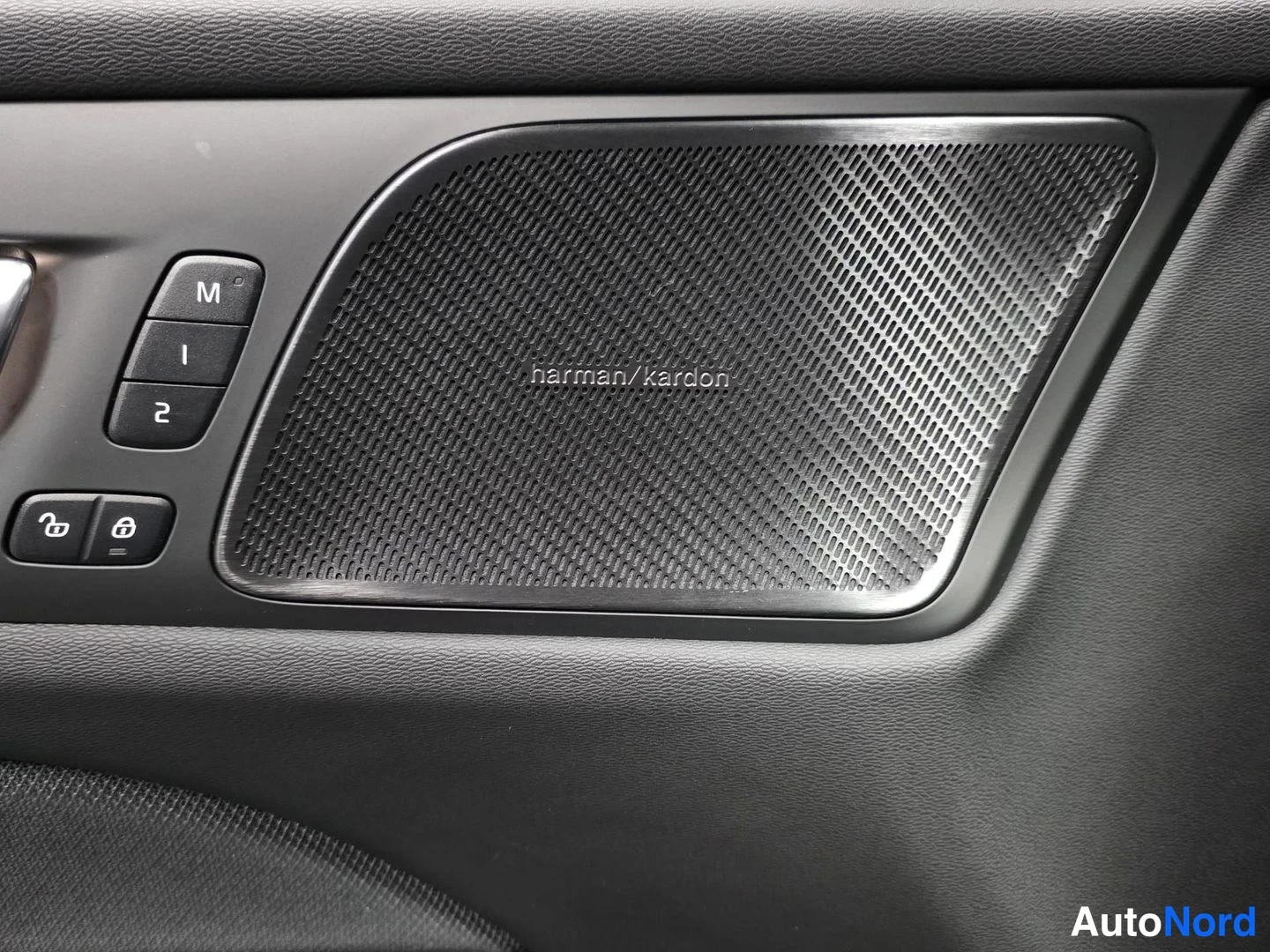 Blå Volvo V60 2026, bild 14