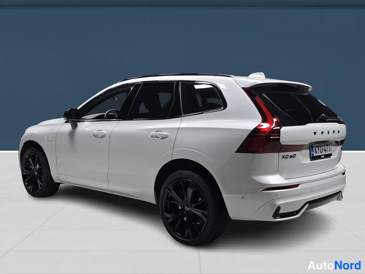Valkoinen Volvo XC60 2027, takaviisto, kuva 5