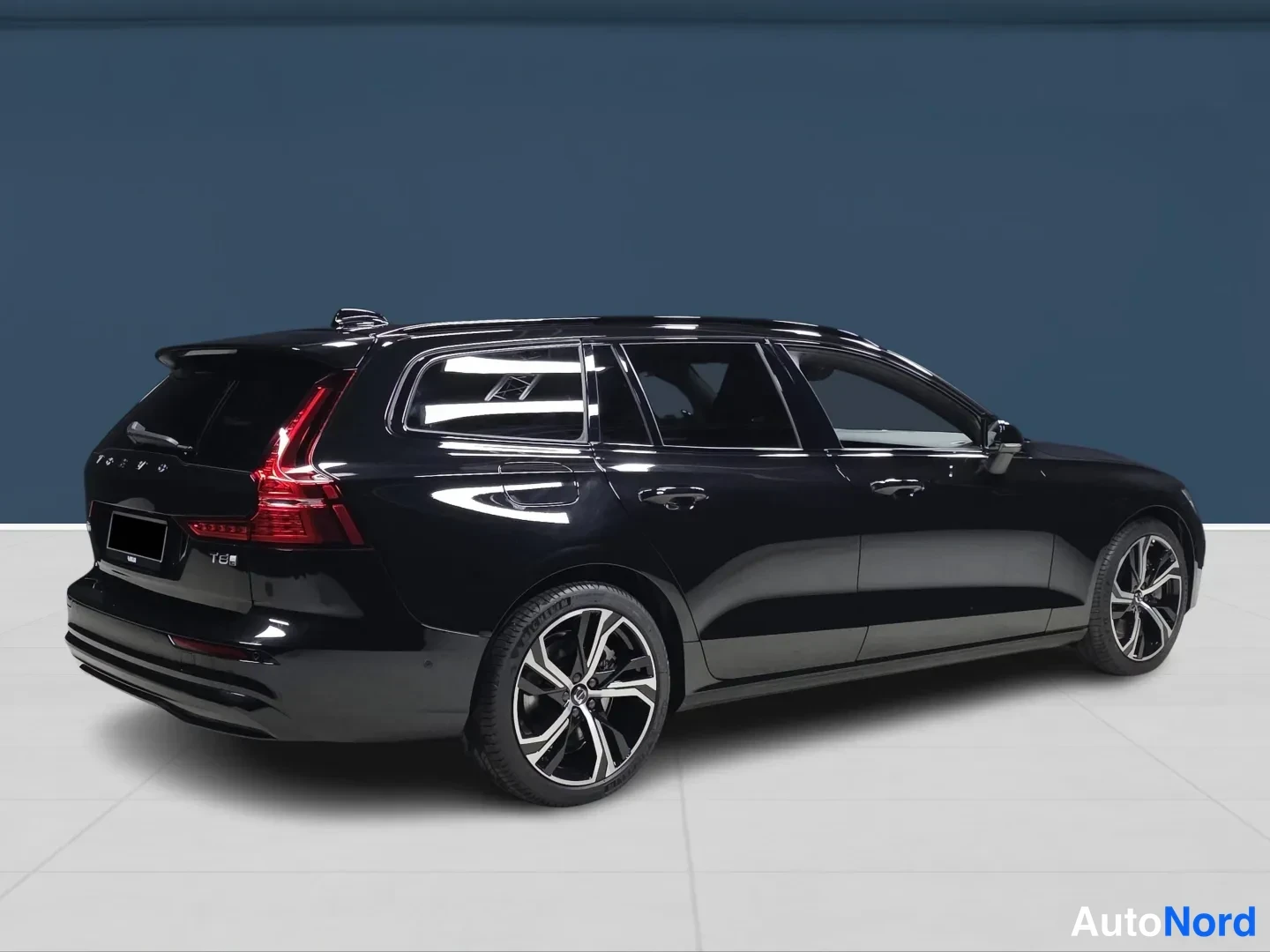 Musta Volvo V60 2026, takaviisto, kuva 4