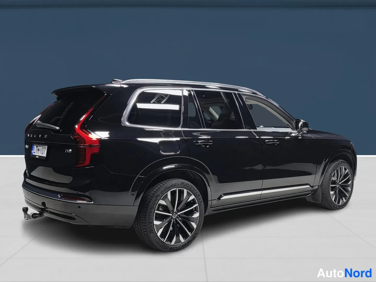 Svart Volvo XC90 2026, snett bakifrån, bild 4