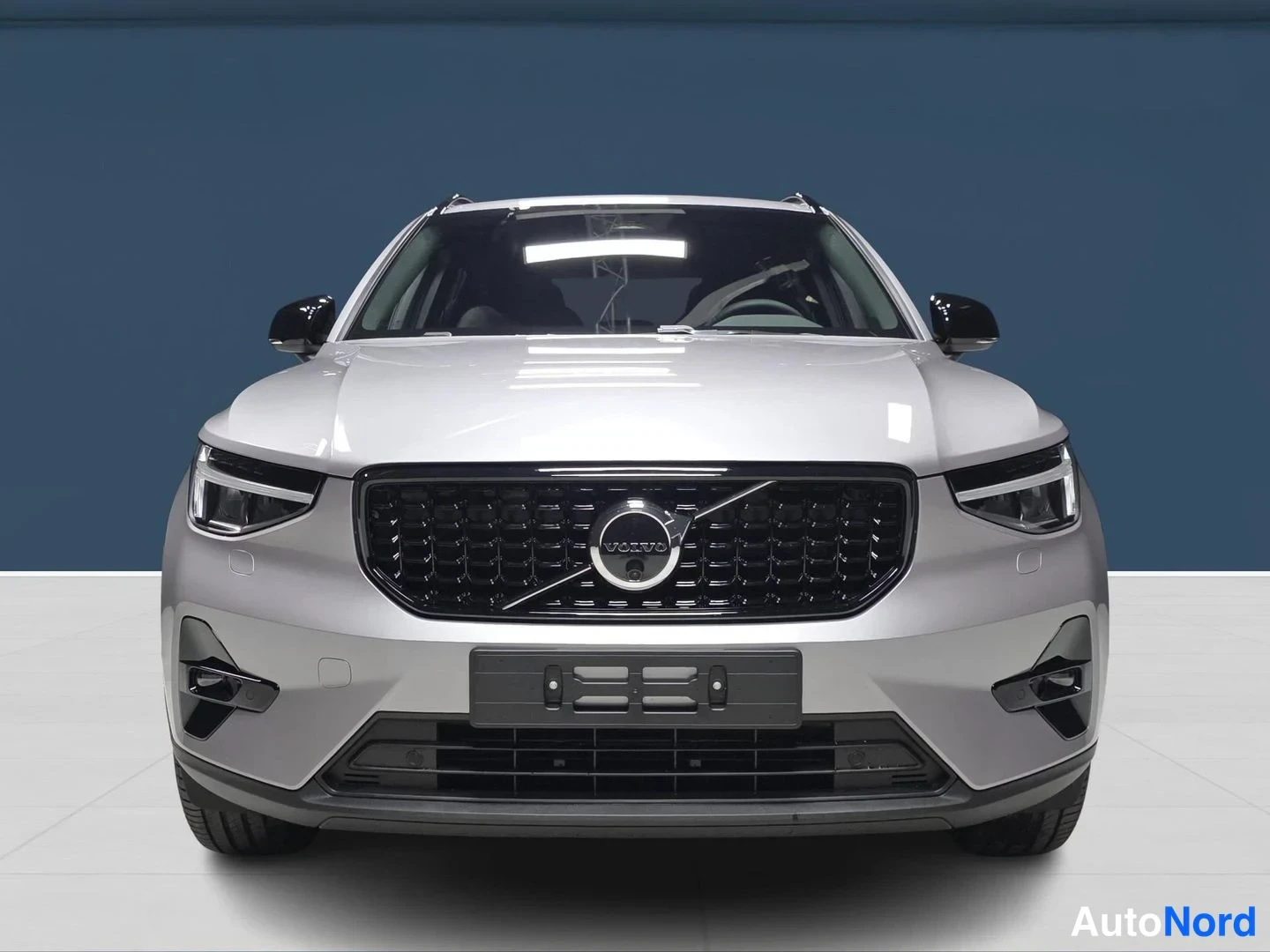 Hopea Volvo XC40 2027, edestä, kuva 3