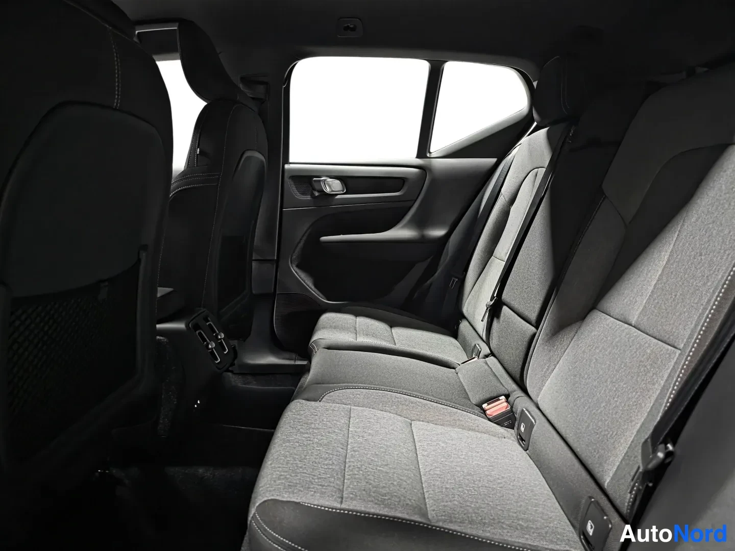 Beige Volvo XC40 2027, bild 10