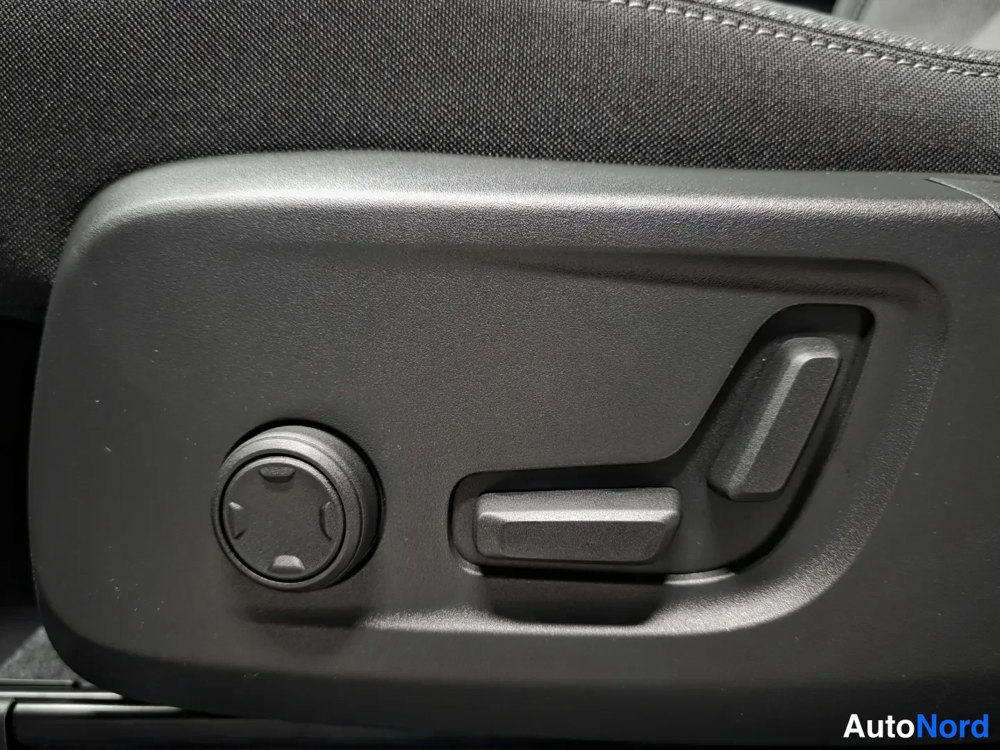 Beige Volvo XC40 2027, bild 14