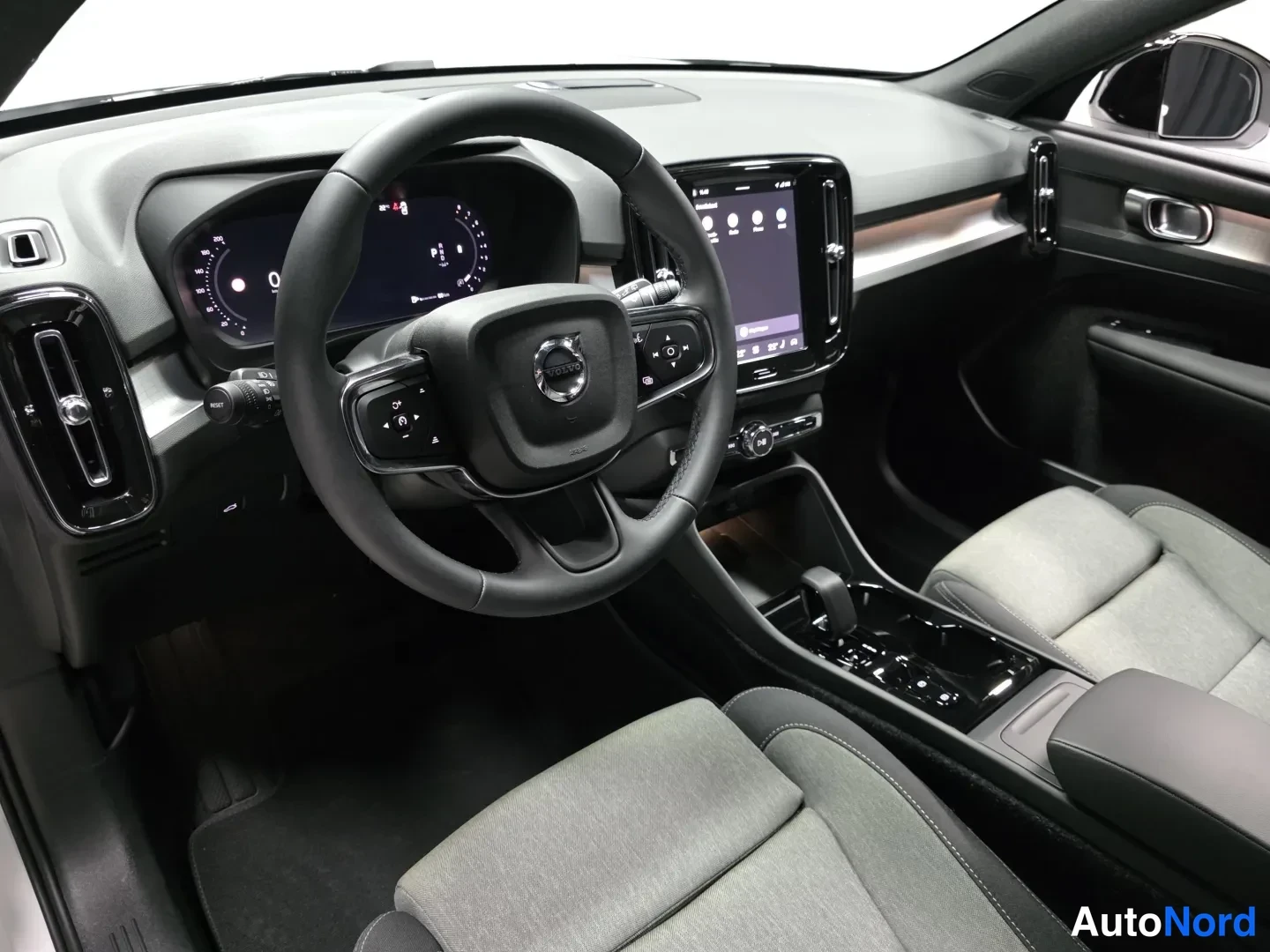 Svart Volvo XC40 2027, bild 9