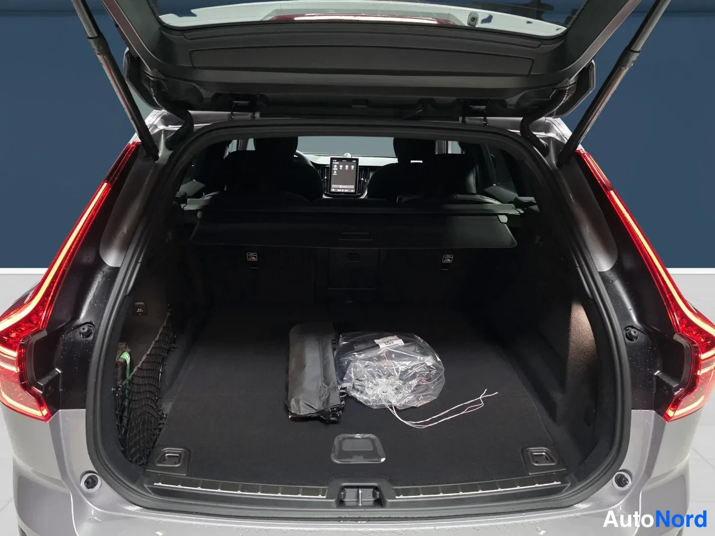 Hopea Volvo XC60 2027, takaa, kuva 7