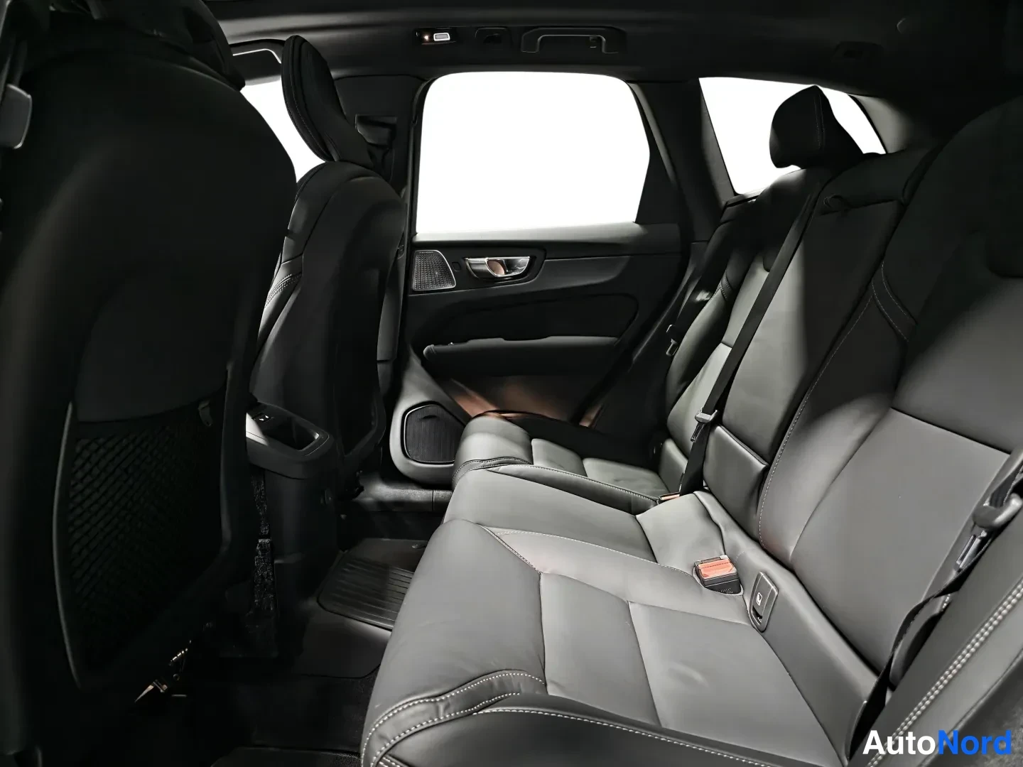 Hopea Volvo XC60 2027, kuva 12
