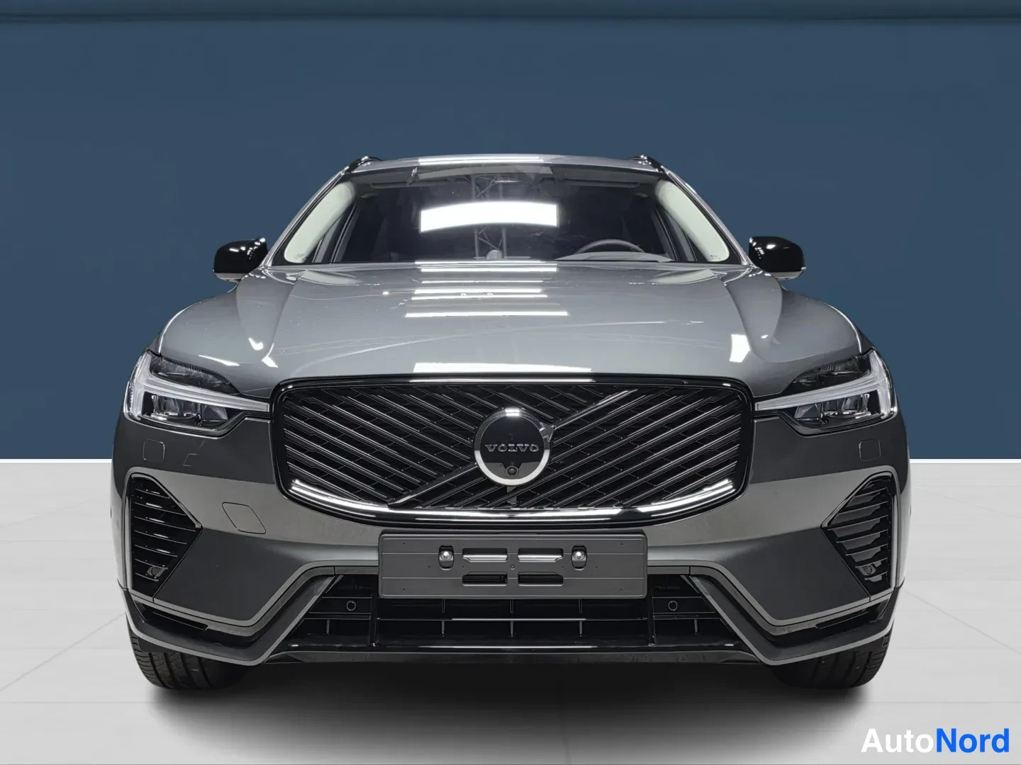 Vihreä Volvo XC60 2027, edestä, kuva 3