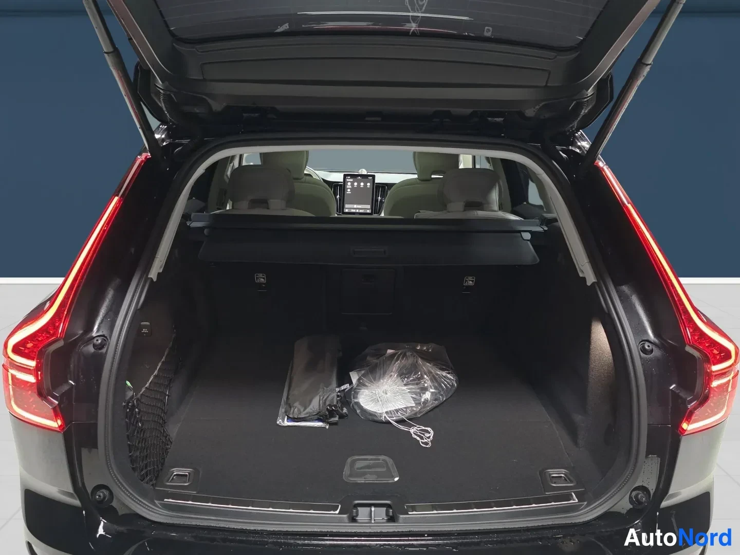 Musta Volvo XC60 2027, kuva 13