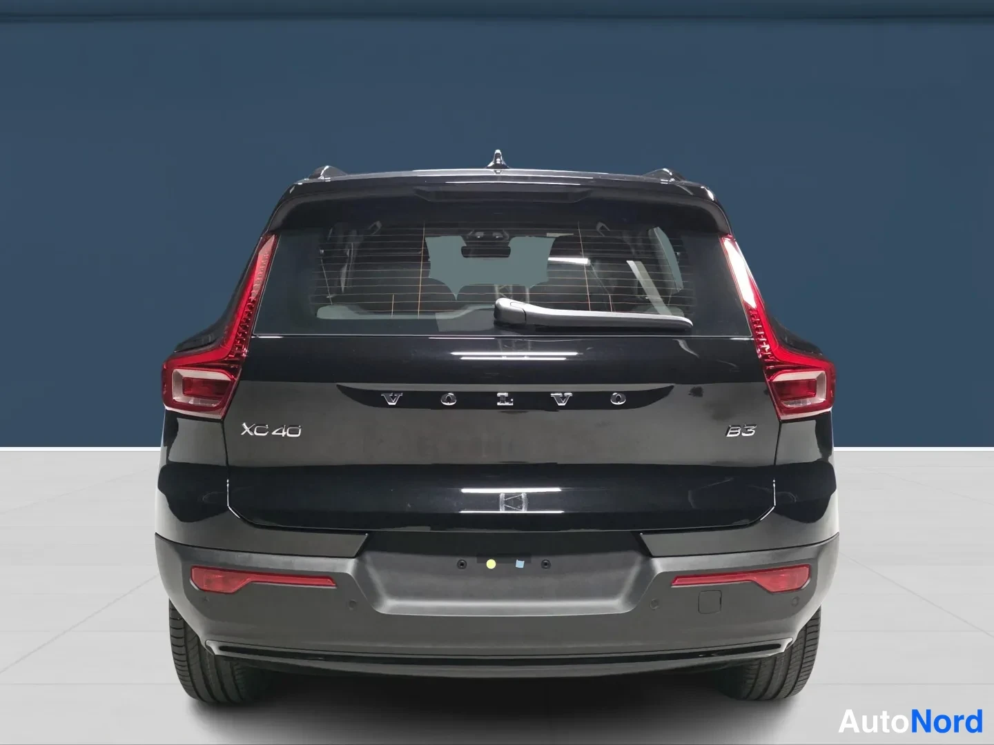 Musta Volvo XC40 2027, takaa, kuva 5