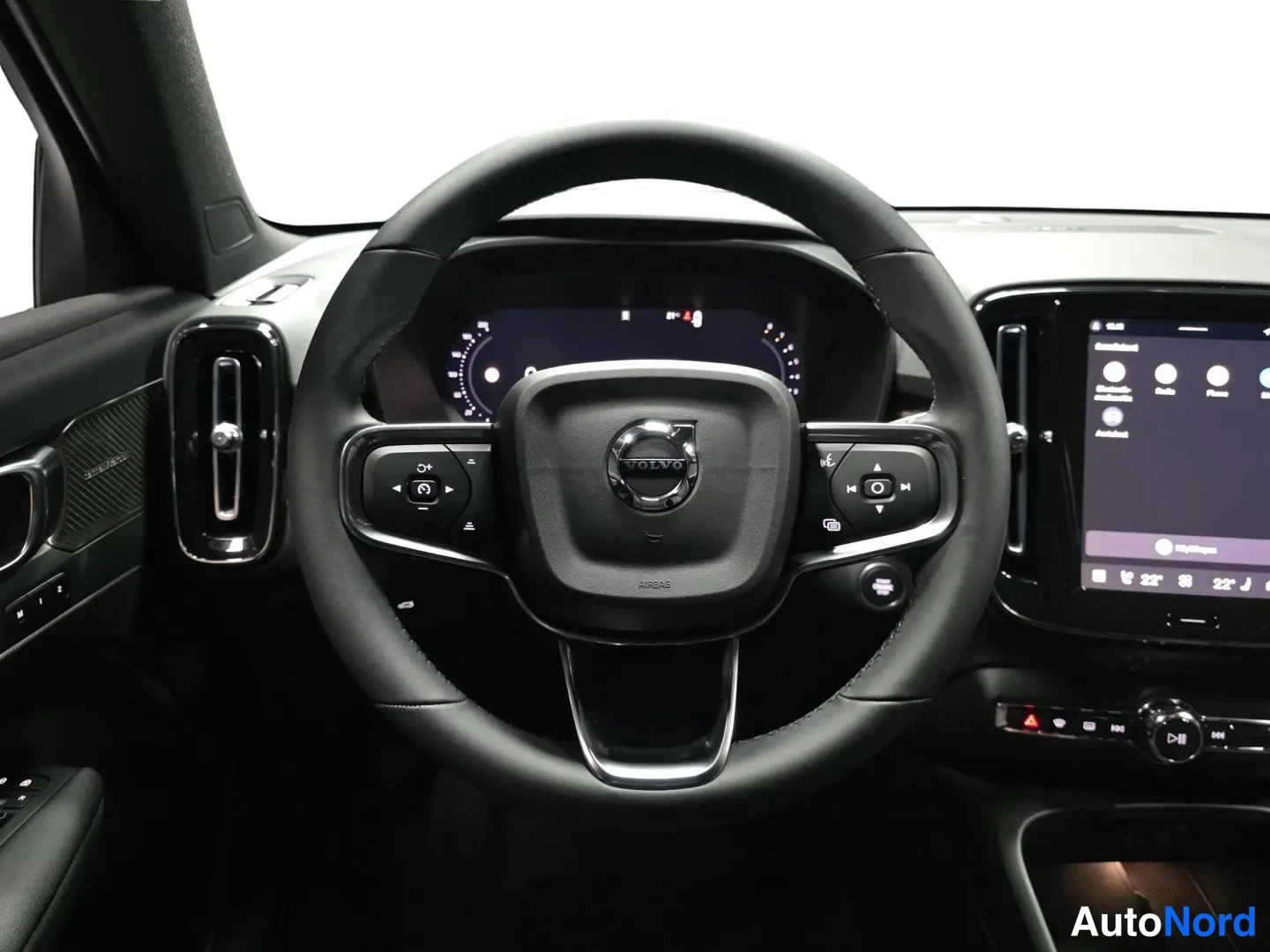 Vihreä Volvo XC40 2027, kuva 12