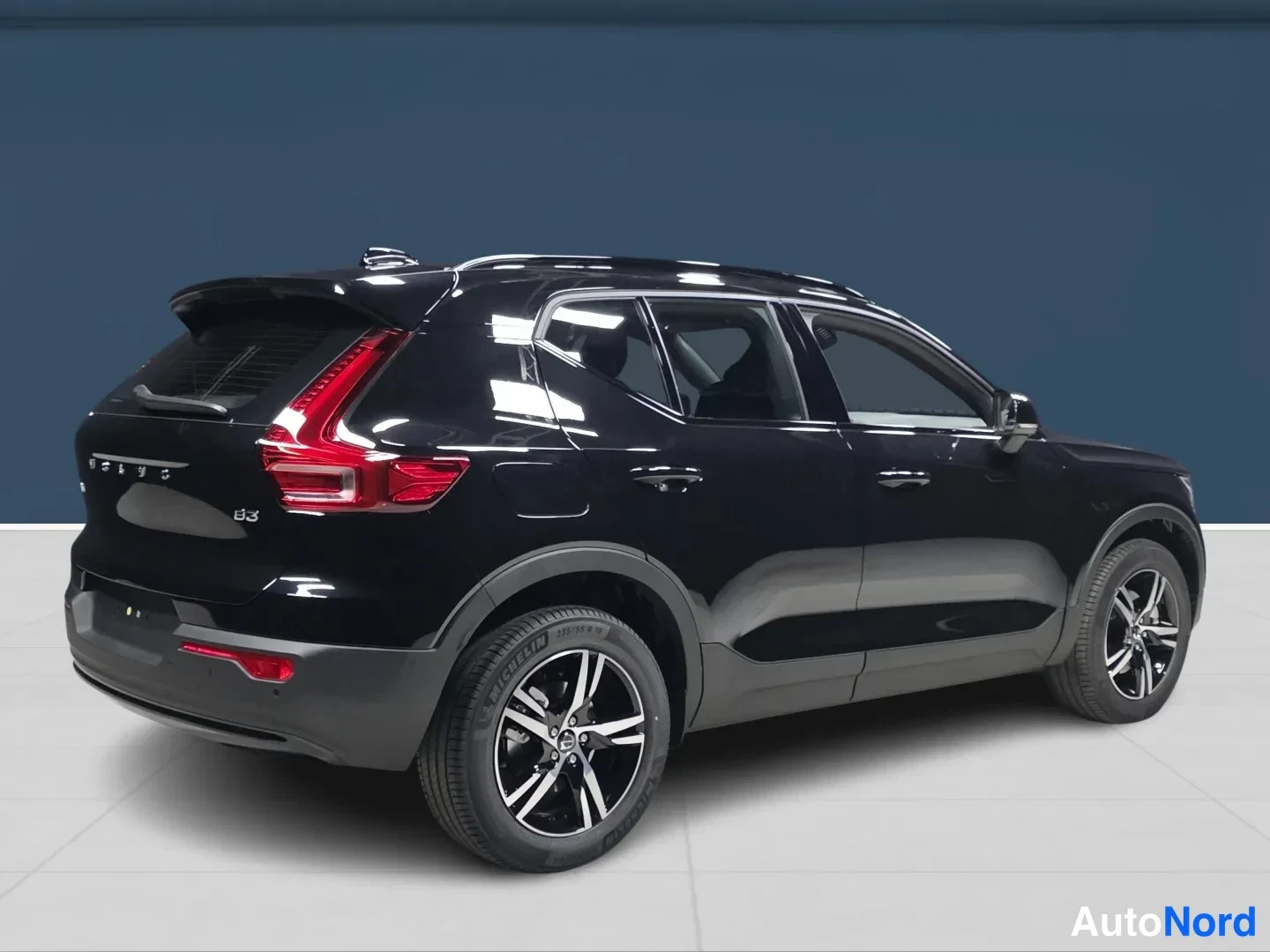 Musta Volvo XC40 2027, takaviisto, kuva 4